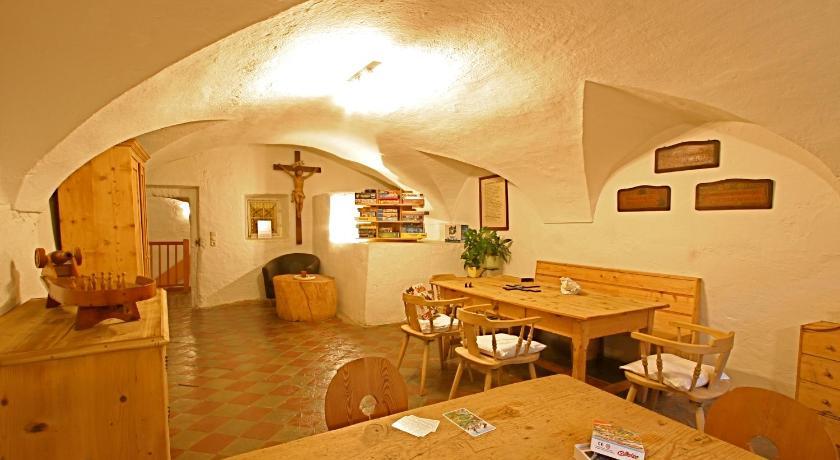Spiele- Und Buchhotel Tschitscher Nikolsdorf Eksteriør bilde