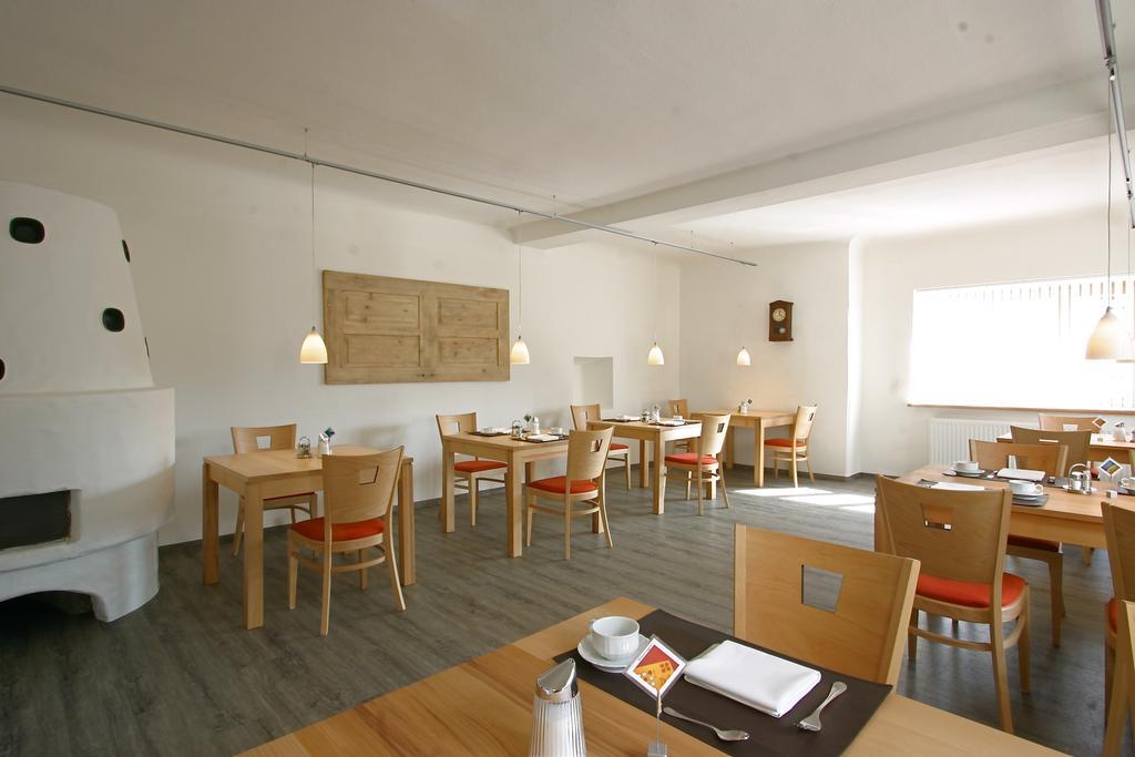 Spiele- Und Buchhotel Tschitscher Nikolsdorf Eksteriør bilde